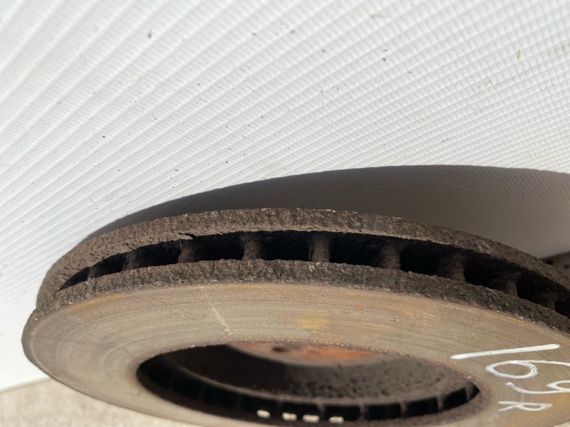 Тормозной диск передний правый Lancer 2008 седан 4G13 Тормозной диск передний правый Lancer 2008 седан 4G13