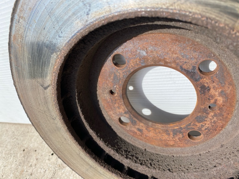 Тормозной диск передний правый Lancer 2008 седан 4G13 Тормозной диск передний правый Lancer 2008 седан 4G13