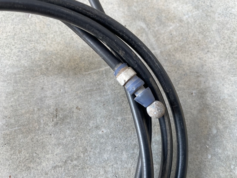 Трос капота SX4 2010 M16A Трос капота SX4 2010 M16A