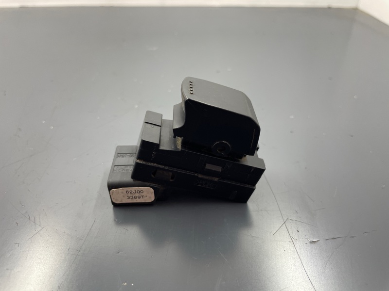 Кнопка стеклоподъемника передняя правая Suzuki SX4 M16A Кнопка стеклоподъемника передняя правая Suzuki SX4 M16A