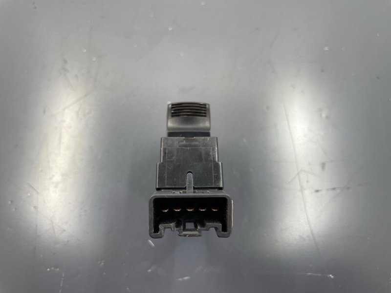 Кнопка стеклоподъемника передняя правая SX4 2010 M16A Кнопка стеклоподъемника передняя правая SX4 2010 M16A