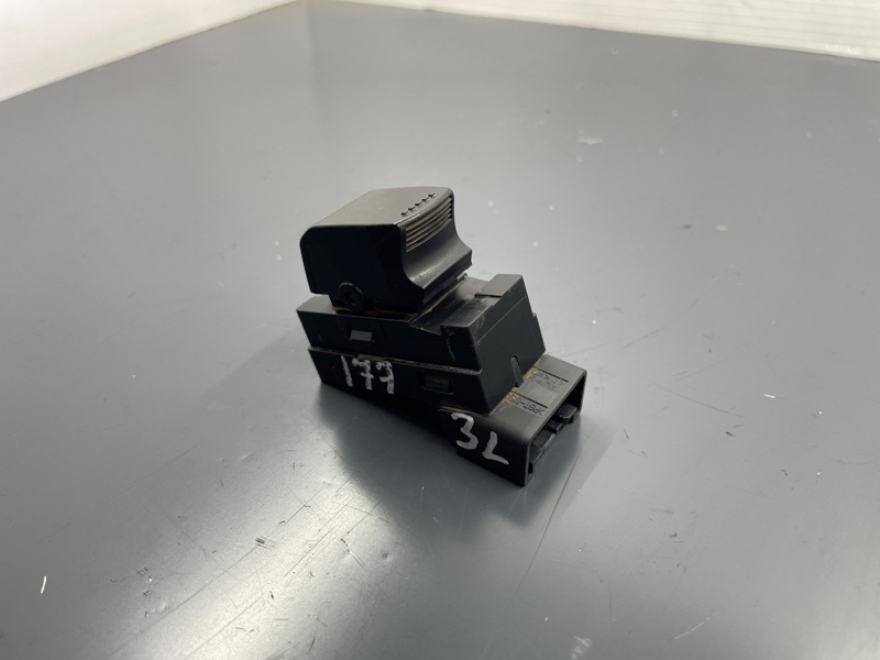 Кнопка стеклоподъемника задняя левая SX4 2010 M16A Кнопка стеклоподъемника задняя левая SX4 2010 M16A