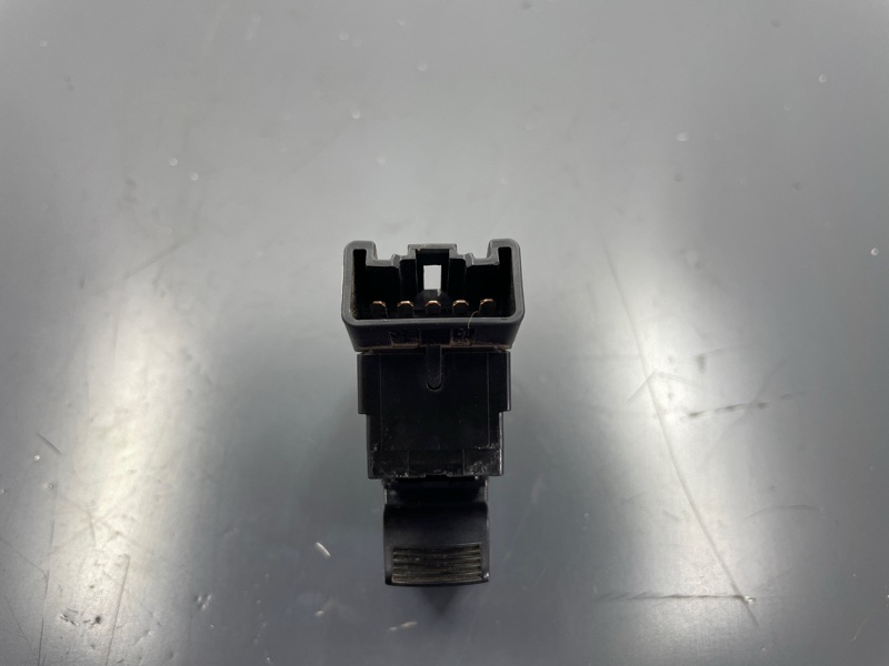 Кнопка стеклоподъемника задняя левая SX4 2010 M16A Кнопка стеклоподъемника задняя левая SX4 2010 M16A