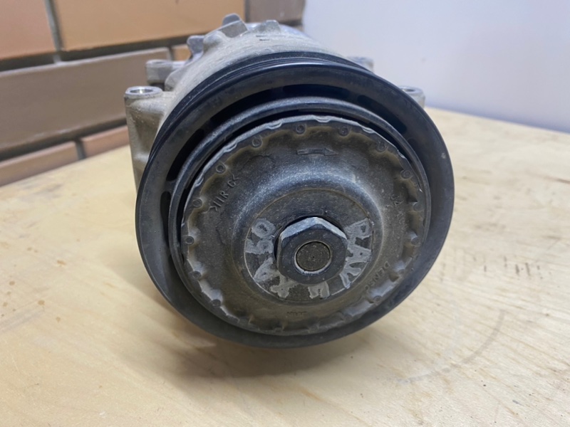 Компрессор кондиционера Toyota Rav 4 XA50