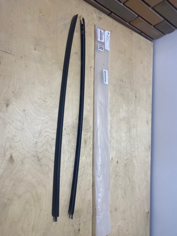 Запчасть молдинг лобового стекла Toyota Camry 2020 V70 7553633030 контрактная Молдинг лобового стекла Toyota Camry 2020 V70 7553633030 контрактная