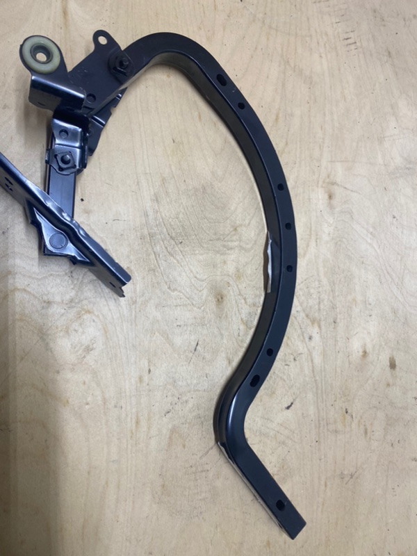 Петля крышки багажника задняя правая Camry 2018-2022 V70