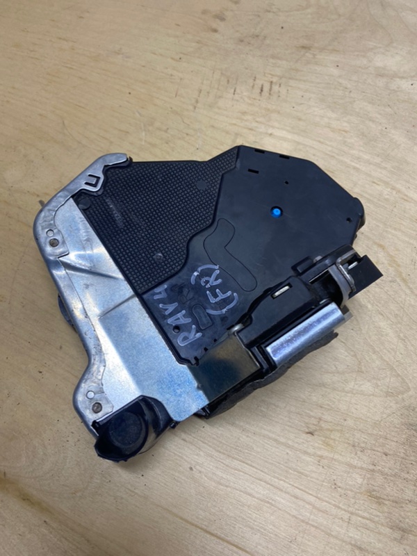 Запчасть замок двери передний правый Toyota Rav 4 2012-2019 6903006200 контрактная Замок двери передний правый Toyota Rav 4 2012-2019 6903006200 контрактная