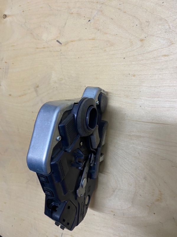 Замок двери передний правый Rav 4 2012-2019 Замок двери передний правый Rav 4 2012-2019