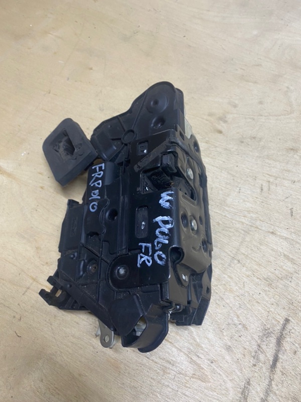 Замок двери передний правый Volkswagen Polo 2009-2015 Sed HB CFNA 6RD837016A Б/У