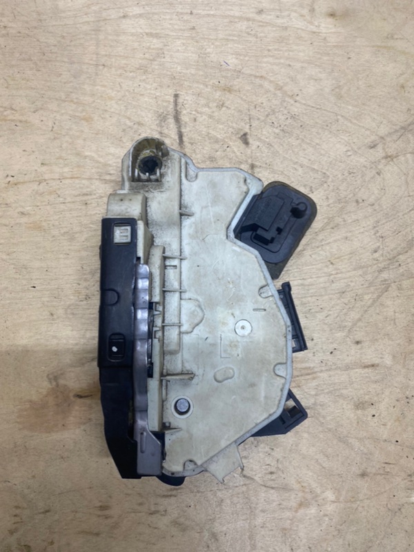 Замок двери передний правый Volkswagen Polo Sed HB CFNA