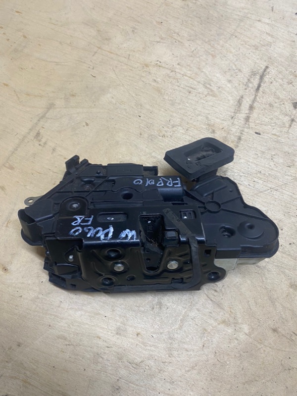 Замок двери передний правый Polo 2009-2015 Sed HB CFNA