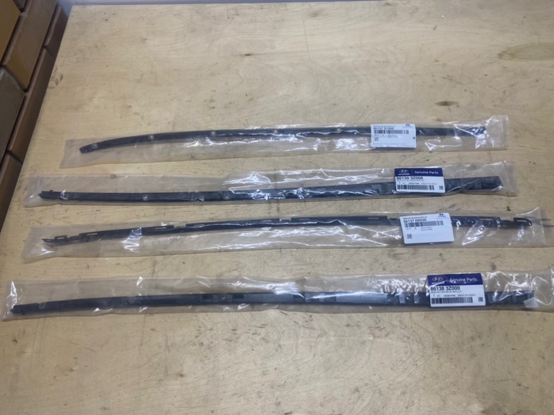 Молдинг лобового стекла Hyundai\KIA 861383Z000 новая