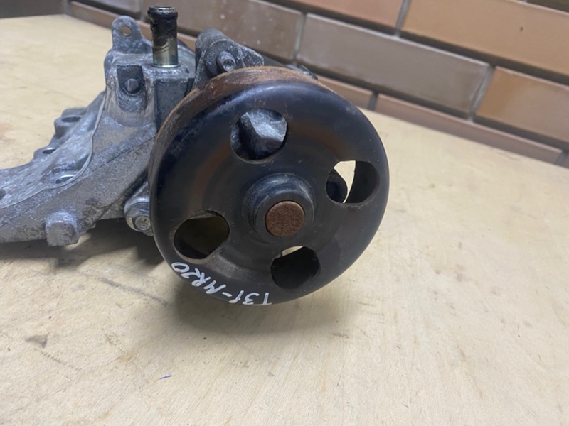 Помпа Nissan X-Trail T31 MR20