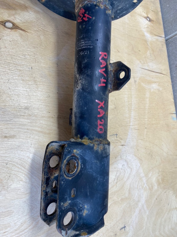 Стойка подвески передняя левая Rav 4 2000-2005 XA20 Стойка подвески передняя левая Rav 4 2000-2005 XA20