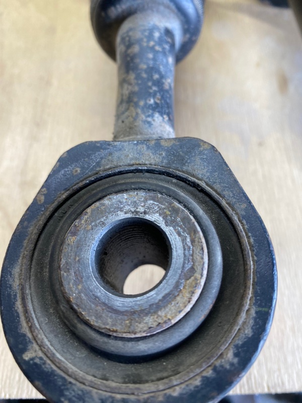 Амортизатор передний Land Cruiser 200 Амортизатор передний Land Cruiser 200