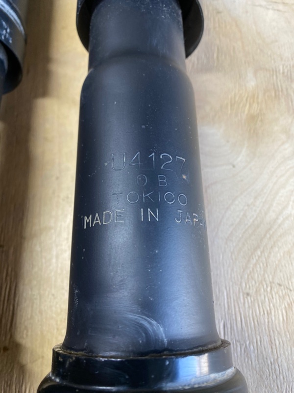 Амортизатор передний Toyota Land Cruiser 200 Амортизатор передний Toyota Land Cruiser 200