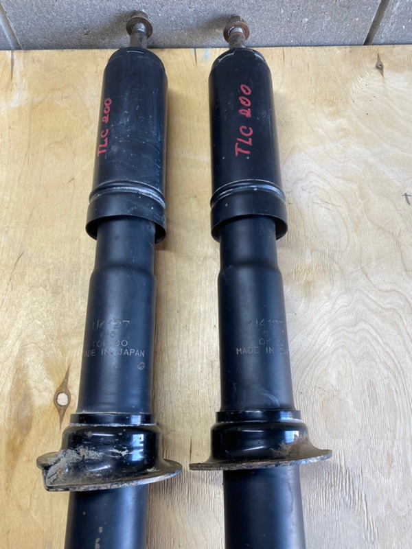 Амортизатор передний Land Cruiser 200 Амортизатор передний Land Cruiser 200