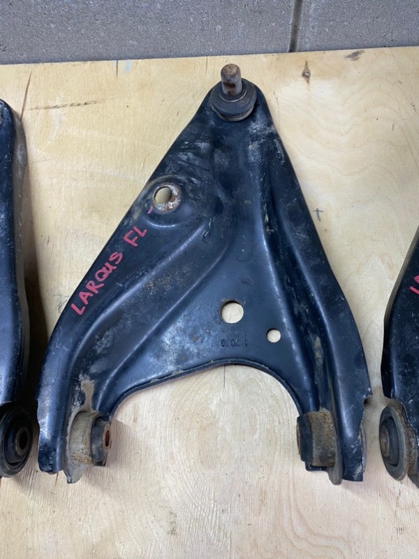 Рычаг подвески передний левый Lada Largus