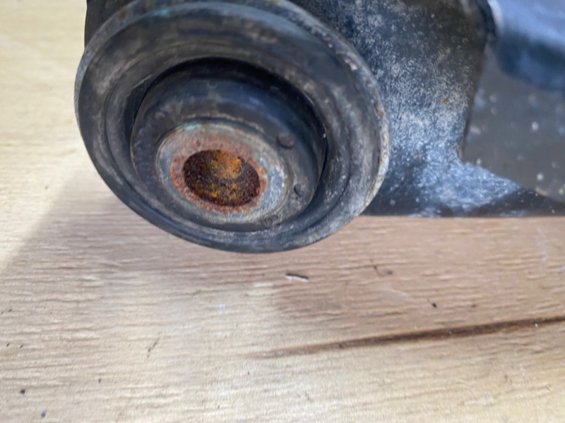 Рычаг подвески передний левый Largus