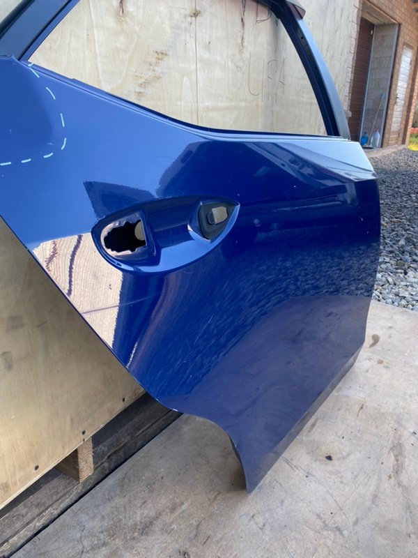 Дверь задняя правая Corolla E180 Дверь задняя правая Corolla E180