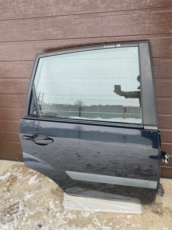 Запчасть дверь задняя правая Ford Fiesta 2008 MK5 1692525 контрактная Дверь задняя правая Ford Fiesta 2008 MK5 1692525 контрактная