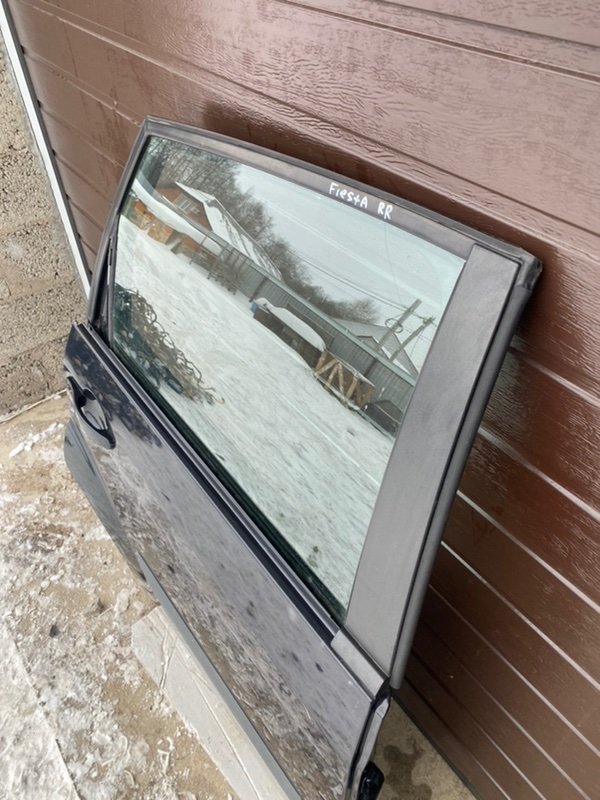 Дверь задняя правая Fiesta 2008 MK5 Дверь задняя правая Fiesta 2008 MK5