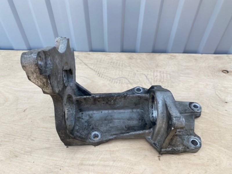 Кронштейн привода передний правый X-Trail T31 QR25DE