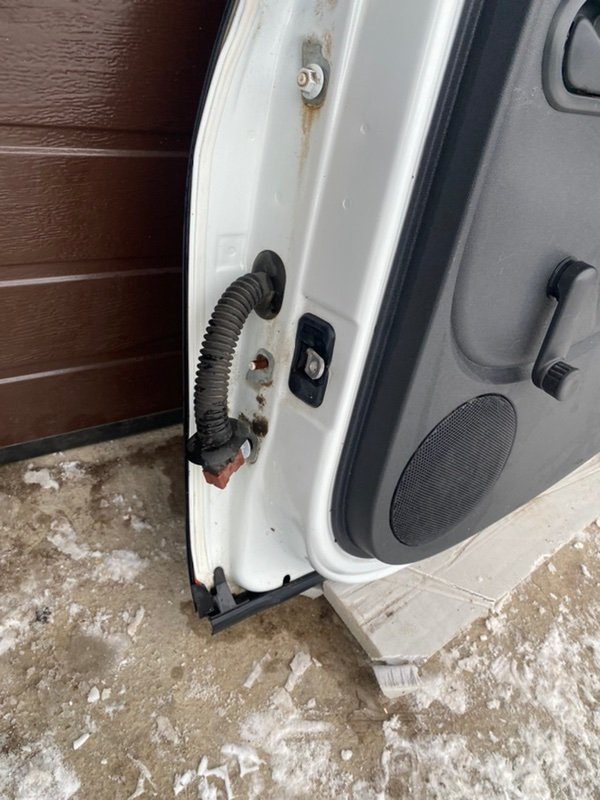 Дверь задняя правая Duster 2017 HSA K9K 858 1.5