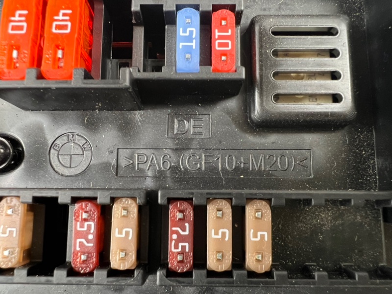 Блок предохранителей передний 320D 2014 F30 F31 N47N