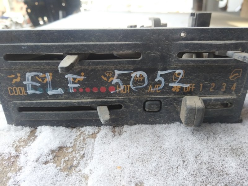 Управление печкой Isuzu Elf Управление печкой Isuzu Elf