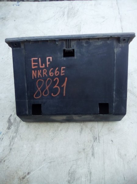 Бардачок Isuzu Elf NKR66E Бардачок Isuzu Elf NKR66E