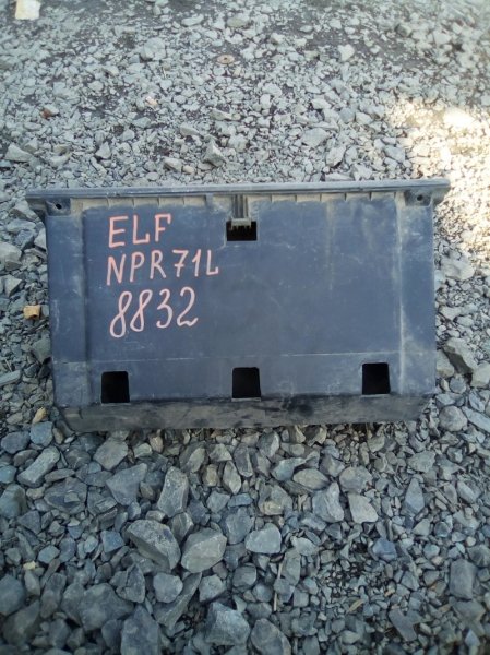 Бардачок Isuzu Elf NPR71L Бардачок Isuzu Elf NPR71L