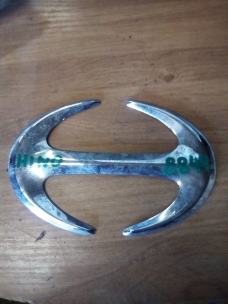 Эмблема Hino Dutro Эмблема Hino Dutro