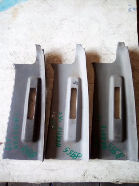 Запчасть консоль задний правый Isuzu Elf 2001 NKR71E 4HG1 Б/У Консоль задний правый Isuzu Elf 2001 NKR71E 4HG1 Б/У