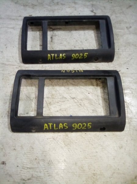 Консоль Nissan Atlas Консоль Nissan Atlas