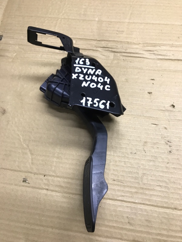 Педаль газа Toyota Dyna XZU404 N04C 2007