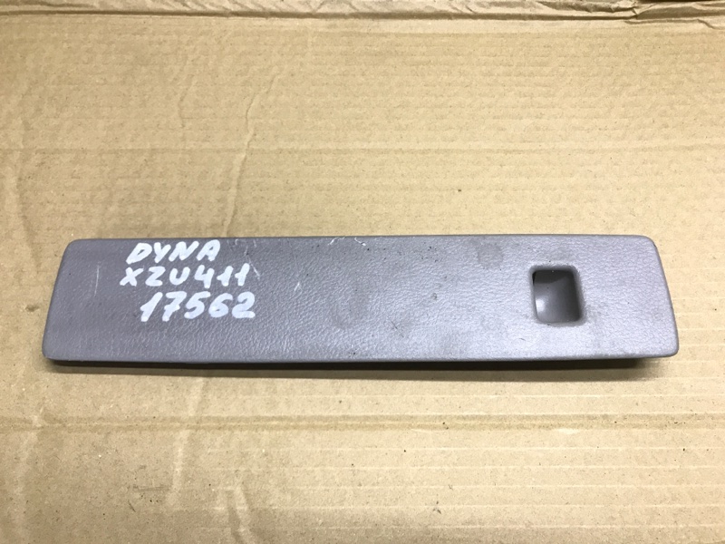 Консоль Toyota Dyna XZU411 S05D