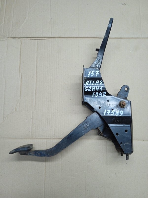 Педаль сцепления Nissan Atlas G2H41 FD42 1992