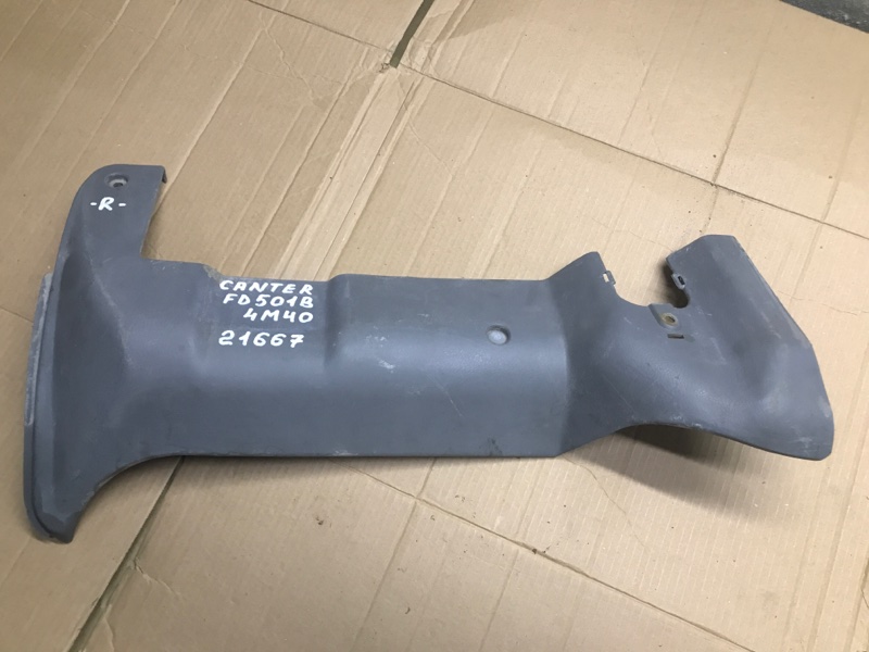 Накладка правая Mitsubishi Canter 1998 FD501B 4M40 МС139542 Б/У