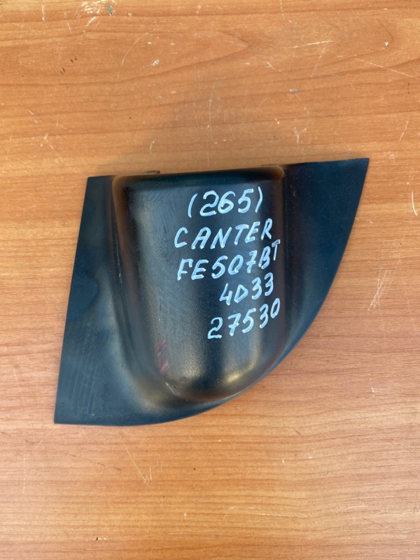 Накладка на зеркало левая Mitsubishi Canter 1997 FE507BT 4D33 Б/У
