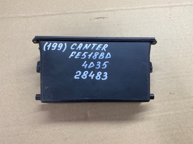 Бардачок Mitsubishi Canter 1997 FE518BD 4D35 контрактная