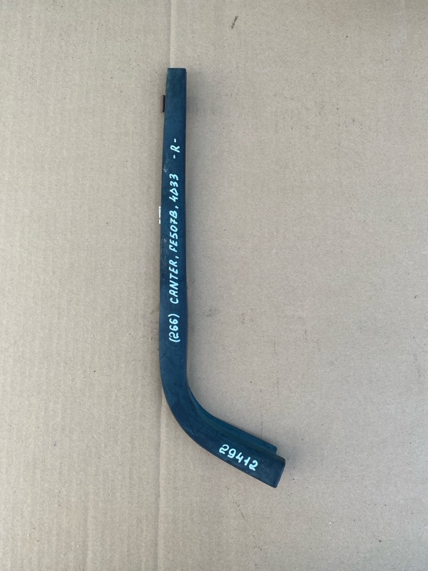 Накладка на дверь правая Mitsubishi Canter 1997 FE507B 4D33 MC146088 Б/У