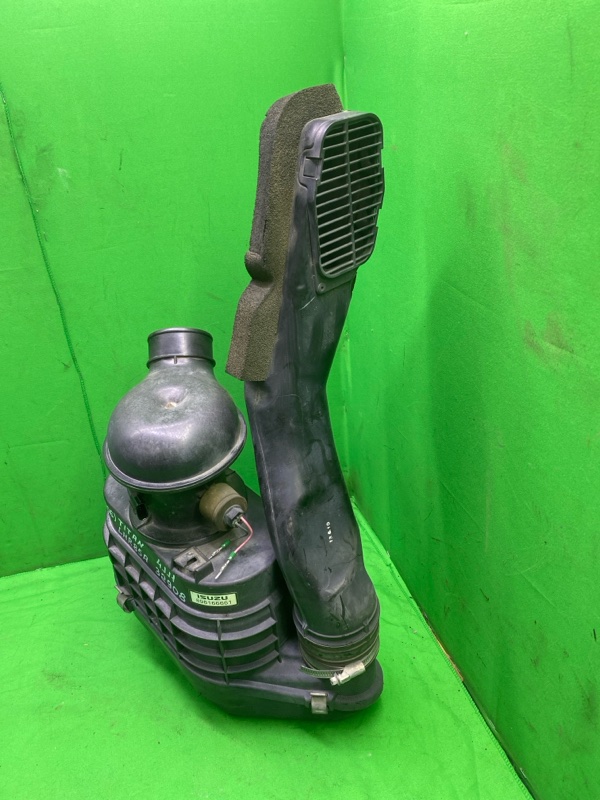 Корпус воздушного фильтра Titan 2013 LHR85A 4JJ1T