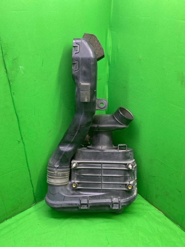 Корпус воздушного фильтра Titan 2013 LHR85A 4JJ1T