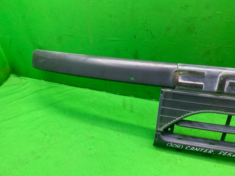 Решетка радиатора Mitsubishi Canter FE516B 4D36 Решетка радиатора Mitsubishi Canter FE516B 4D36