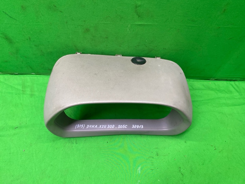 Консоль щитка приборов Dyna 2002 XZU302