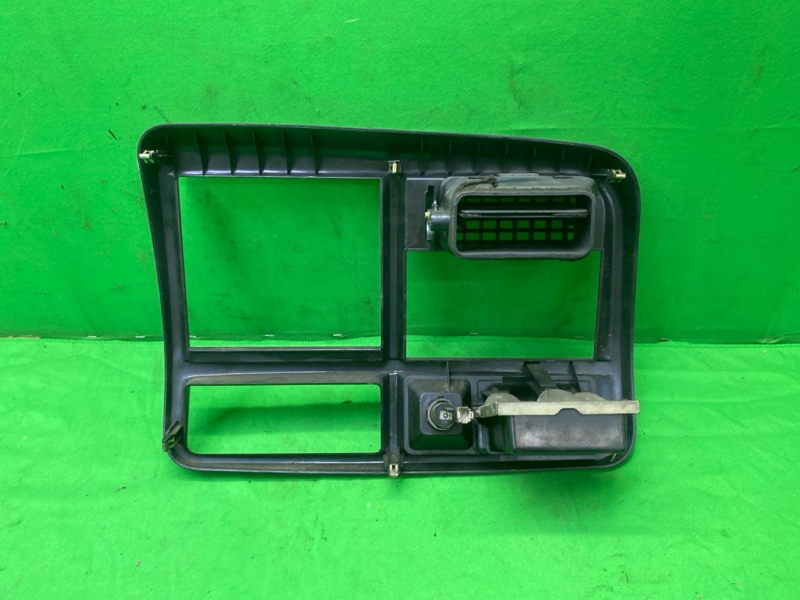 Консоль магнитофона Fuso Fighter 2004 FK61FK 6M60T Консоль магнитофона Fuso Fighter 2004 FK61FK 6M60T