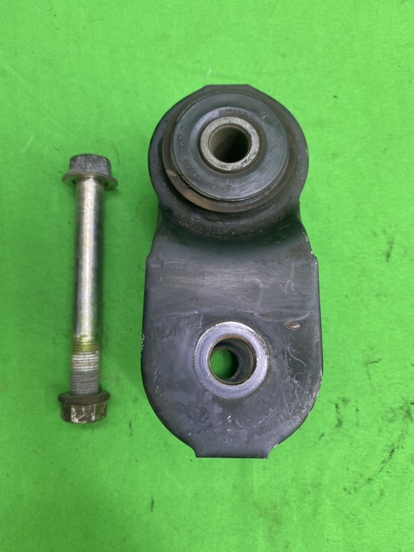 Серьга рессорная задняя Toyota Dyna XZC605 N04C Серьга рессорная задняя Toyota Dyna XZC605 N04C