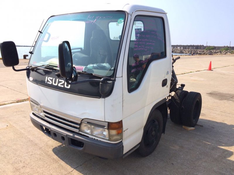 Автомобиль isuzu elf