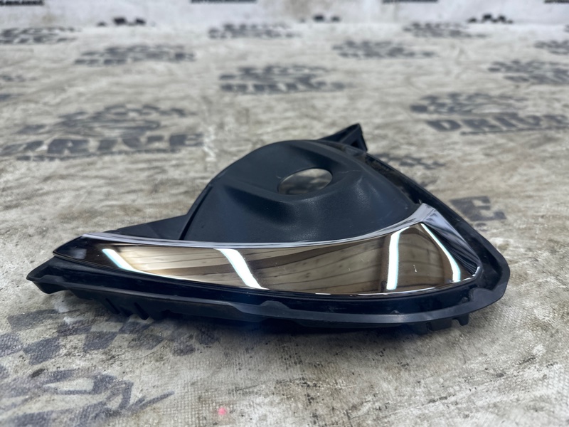 Заглушка бампера передняя правая MAZDA Demio DJ5F